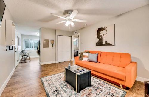 Old East Dallas Apartment | Love for Dallas - Close to Deep Ellum & AAC