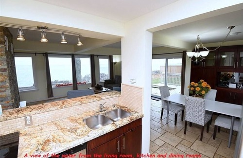 Stoney Creek Bed & Breakfast | Love on the Lake – Romantic Lakefront Updated Cottage with Private Beach