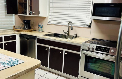 West Little Havana House | Love Story 2-bedroom pool house in Miami with free parking & BBQ