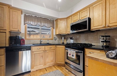 Coeur d'Alene Condo | Love the Location ! A few blocks to restuarants, hiking and beach!