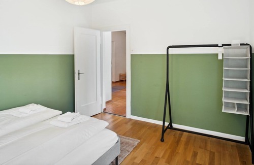 Hochschulen Apartment | Loveable 2BR: Central Charm in ZR