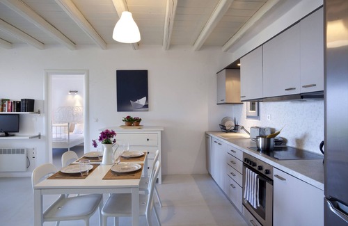 Kea House | Lovebirds Nest - A Petite Lodge Enjoying Garden And Sea Views