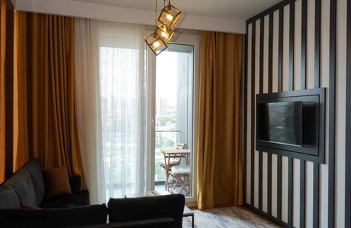 Bagcilar Apartment | Lovely 1+1 Apartment w/Terrace near MaIl of IST