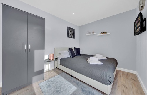 Hillingdon Apartment | Lovely 1-Bed Studio in West Drayton