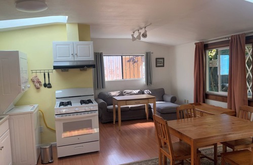 Bushrod Cottage | Lovely 1-bedroom cottage in Oakland
