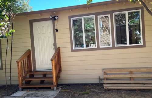 Bushrod Cottage | Lovely 1-bedroom cottage in Oakland