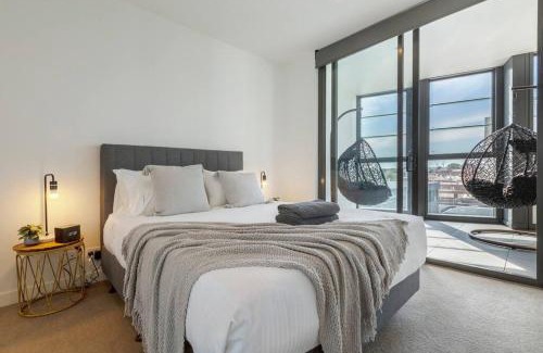 Cremorne Apartment | Lovely 1 bedroom with free parking on premises - 00209