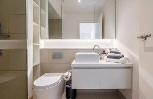 Cremorne Apartment | Lovely 1 bedroom with free parking on premises - 00209