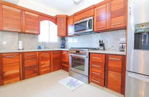 San Cristobal Apartment | Lovely 2 Bd-2Bath Apt w. A|C Garage & Rooftop
