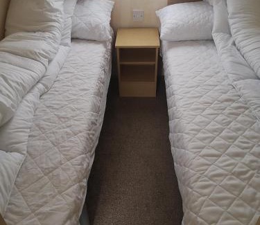Walton on the Naze Apartment | Lovely 2-Bed caravan in Walton on the Naze