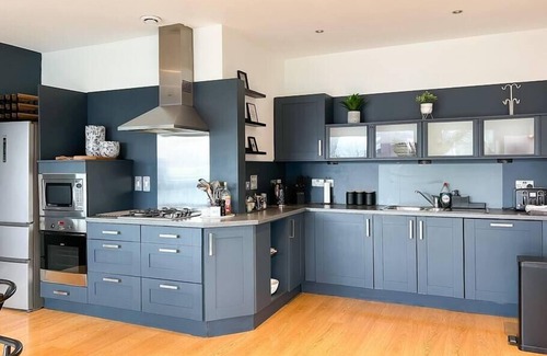 Glasgow Westend Apartment | Lovely 2 Bed Duplex Apartment with Hydro Views