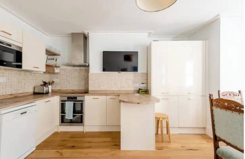 Streatham Hill Apartment | Lovely 2 bed garden flat near Tulse Hill station