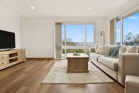 Sandy Bay House | Lovely 2 Bed Home with views