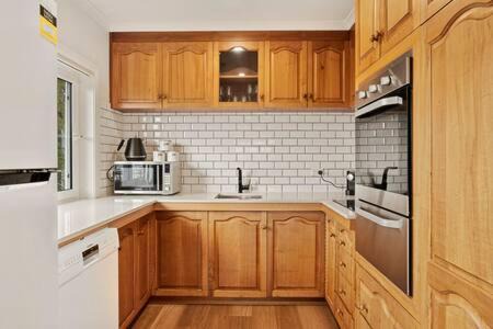 Sandy Bay House | Lovely 2 Bed Home with views