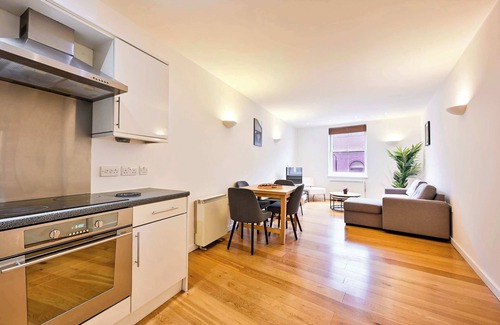 Tower Hill Apartment | Lovely 2 BED Tower Bridge Apartment Sleeps 6