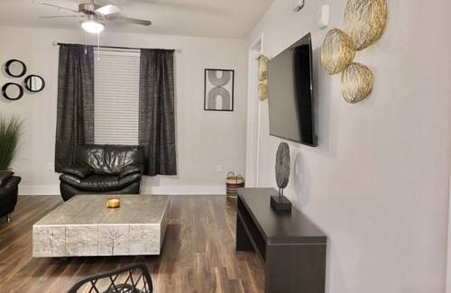 Kirkman North Apartment | Lovely 2 bedroom 2 bath Oasis 15 mins from Disney