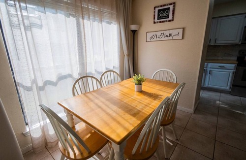North Arlington Condo | Lovely 2-Bedroom Condo with Pool and Jacuzzi