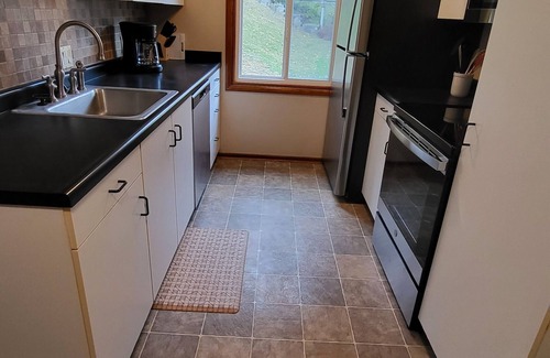 Rochester Condo | Lovely 2 bedroom condo with nice amenities and on the bus line