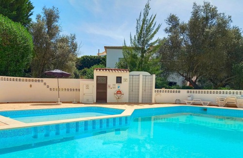 Areias Dos Moinhos House | Lovely 2 bedroom end townhouse in Carvoeiro
