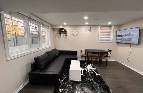 Brampton Apartment | Lovely 2 Bedrooms with Backyard l Basement Apt.