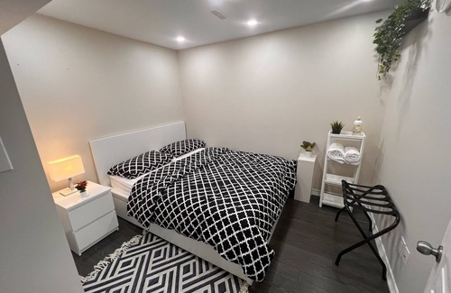 Brampton Apartment | Lovely 2 Bedrooms with Backyard l Basement Apt.