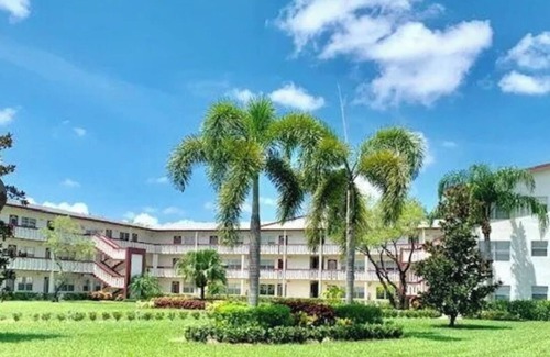 Hamptons at Boca Raton Condo | Lovely 2 BR 2 Bath Condo Internet, AC, Clubhouse. Long-term Start 08.20,2025