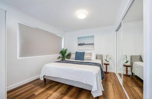 Alexandra Headland Apartment | Lovely 2bd Unit, Patio and views. Best weekly rate