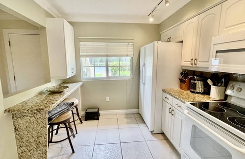 Pompano Beach Apartment | Lovely 2BED 2BA Apartment with pool near the beach