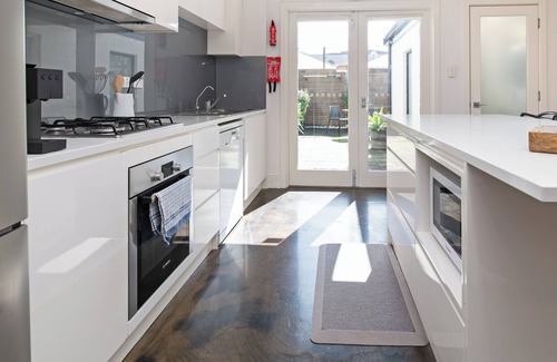 Norwood House | Lovely 2BR Home in Norwood - 3km from Adelaide - Wifi - Netflix - Private Courtyard
