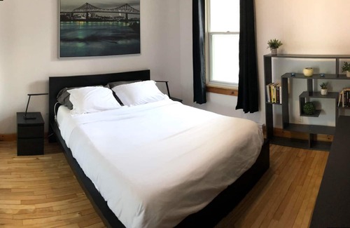 Cote-Saint-Paul Apartment | Lovely 3 BDR unit, 5min-metro, 1 min-grocery store
