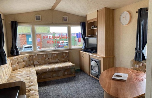 Towyn Apartment | Lovely 3-Bed caravan in towyn
