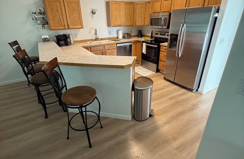 Abbott Loop House | Lovely 3-bedroom townhome in Anchorage
