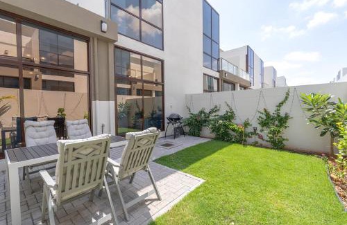 Dubai House | Lovely 3-Bedroom Villa at Senses with Modern Comforts in Wadi Al Safa