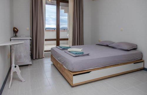 Chernomorets Apartment | Lovely 3BD flat with PARKING and SEA VIEW by Flаt Manаger
