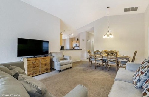 Greater Groves House | Lovely 5 Bedroom Pool Home with Conservation View In Clermont