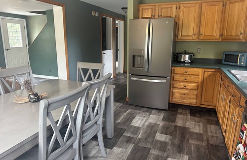 Seal Cove House | Lovely 6-bedroom house in the village of Center for a peaceful getaway
