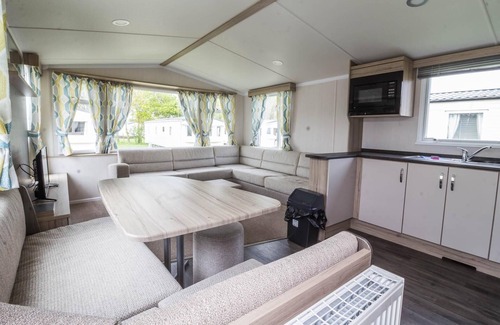 Mappleton House | Lovely 6 berth caravan for hire at Skipsea Sands Holiday Park ref 41006NF