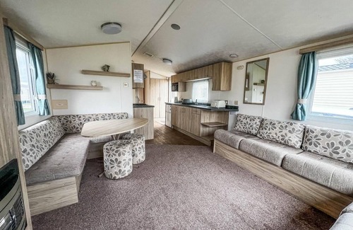 Barmston House | Lovely 6 berth caravan for hire at Barmston Beach Holiday Park ref 62062HC
