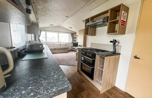 Barmston House | Lovely 6 berth caravan for hire at Barmston Beach Holiday Park ref 62062HC