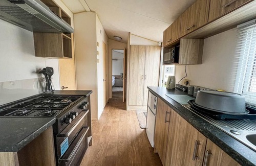 Barmston House | Lovely 6 berth caravan for hire at Barmston Beach Holiday Park ref 62062HC