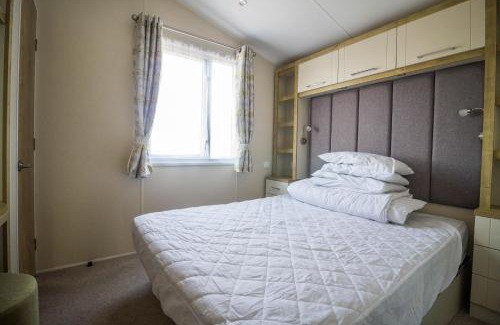 Felixstowe Other | Lovely 6 Berth Caravan At Suffolk Sands Holiday Park Ref 45010Mv