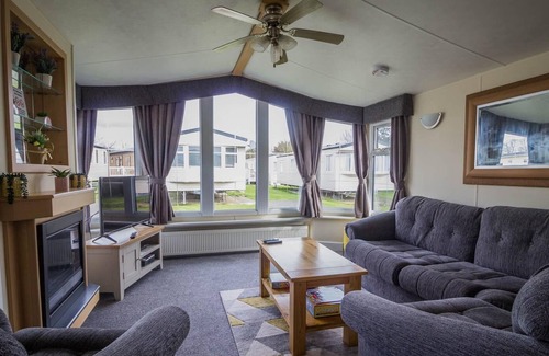 Clacton-on-Sea House | Lovely 6 berth caravan at Highfield Grange in Essex ref 26459BA