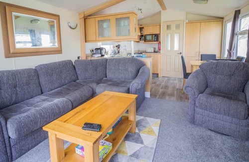Clacton-on-Sea House | Lovely 6 berth caravan at Highfield Grange in Essex ref 26459BA