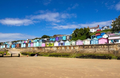 Walton on the Naze House | Lovely 6 berth caravan with free WiFi at Naze Marine Holiday Park ref 17008CC