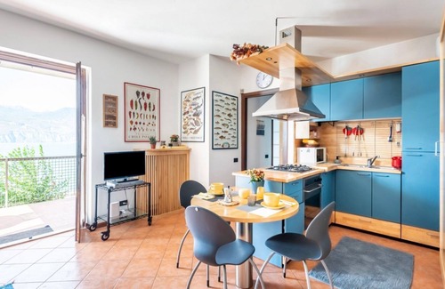Assenza Apartment | Lovely 70 sqm apartment, perfect for 2 people, located on the ground floor of a building WITHOUT a lift (steps to access it). The accommodation enjoys a splendid view of the lake and is located in Castelletto, a picturesque village located along the lake