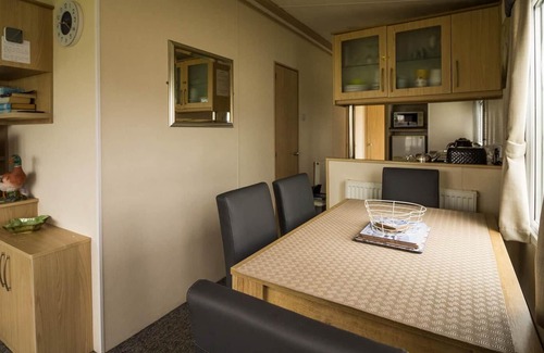 Hunstanton House | Lovely 8 berth caravan at a brilliant holiday park, Manor Park ref 23113K