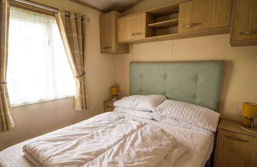 Hunstanton House | Lovely 8 berth caravan at a brilliant holiday park, Manor Park ref 23113K