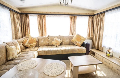 Louth House | Lovely 8 berth caravan for hire at Sunnydale Park in Skegness ref 35001JW