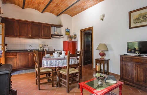 Castelfranco di Sopra Villa | Lovely apartment in villa for 4 people with pool, WIFI, TV and patio