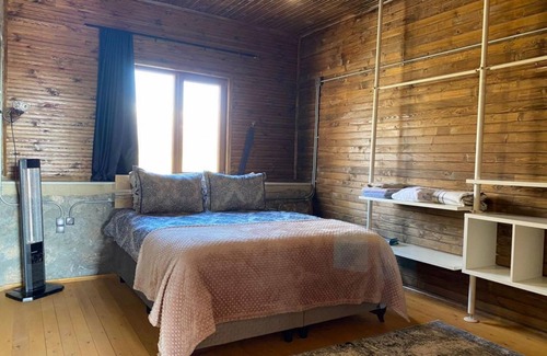Orhangazi Villa | Lovely and Cozy Stone House with Hammam and Fireplace in Iznik, Bursa